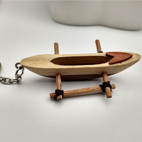 Hand carved wooden boat keychain - Picture 1 of 3